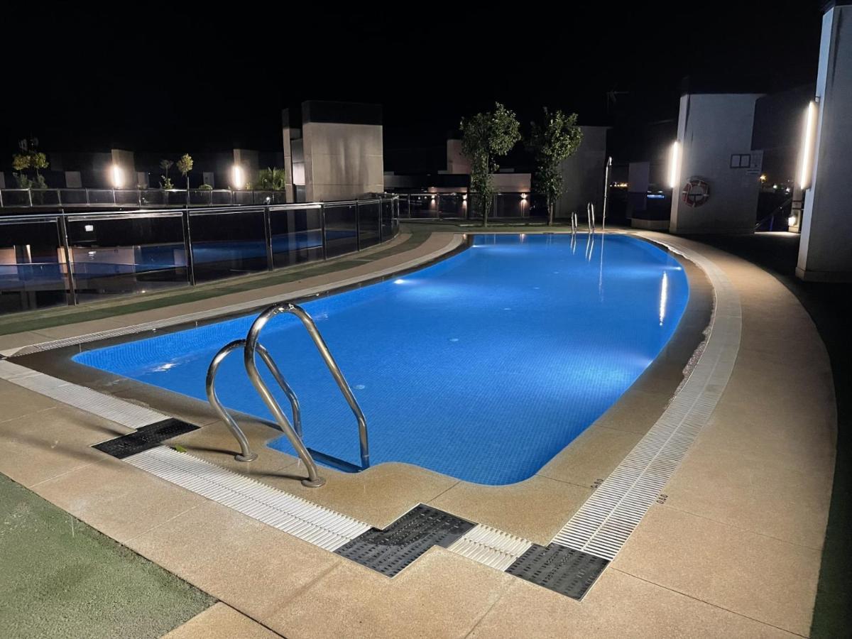 Apartamento Tecnocordoba II Aparcamiento Privado Gratuito Y Piscina Exterior foto